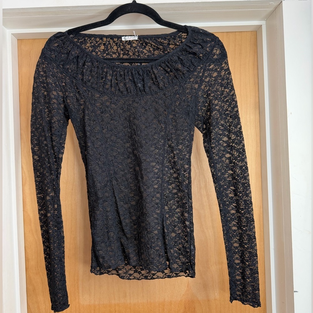 Intimately by Free People Women’s Black Long Sleeve Lace Top. Size: Small